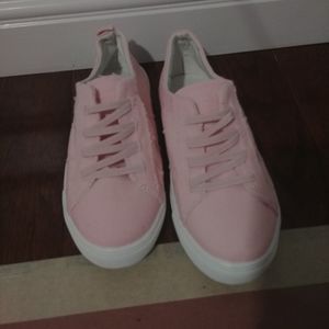 Soft pink flat sneakers